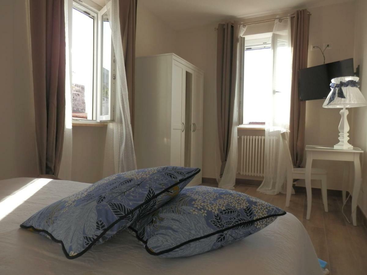 Santa Lucia B&B กาเอตา ภายนอก รูปภาพ